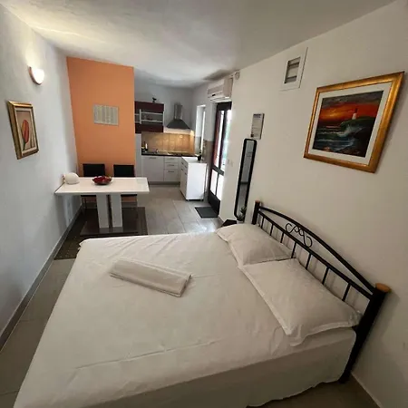 With Parking Space Supetar, Brac - 7631 Apartment Supetar