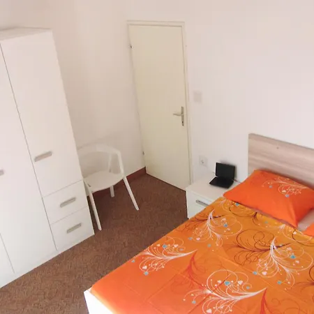 Апартаменти With Parking Space Supetar, Brac - 7631 *